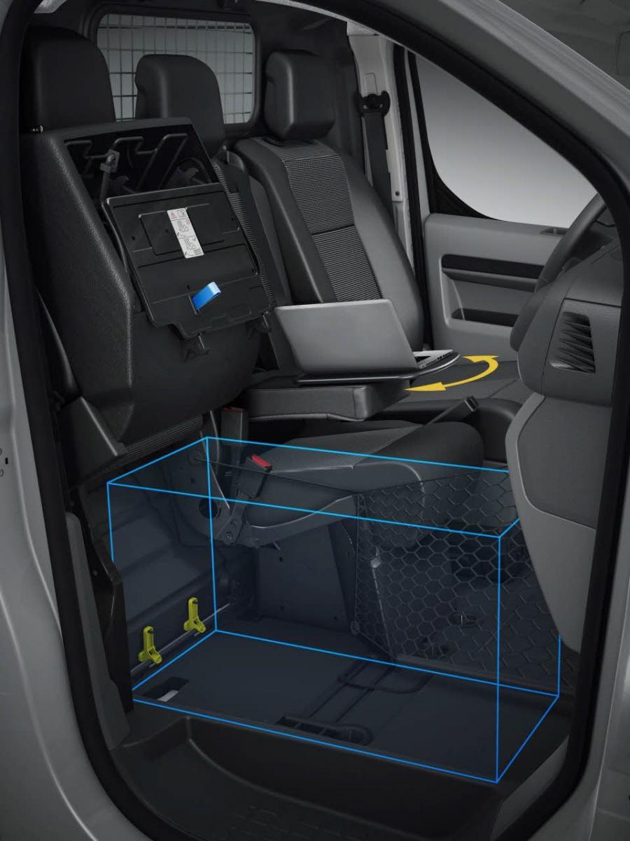 Интерьер Peugeot Expert 2016 года  (фото 31 из 48)
